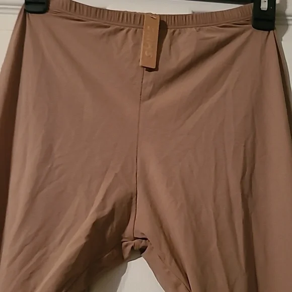 Skims Soft Smooth Leggings - Picture 6 of 6